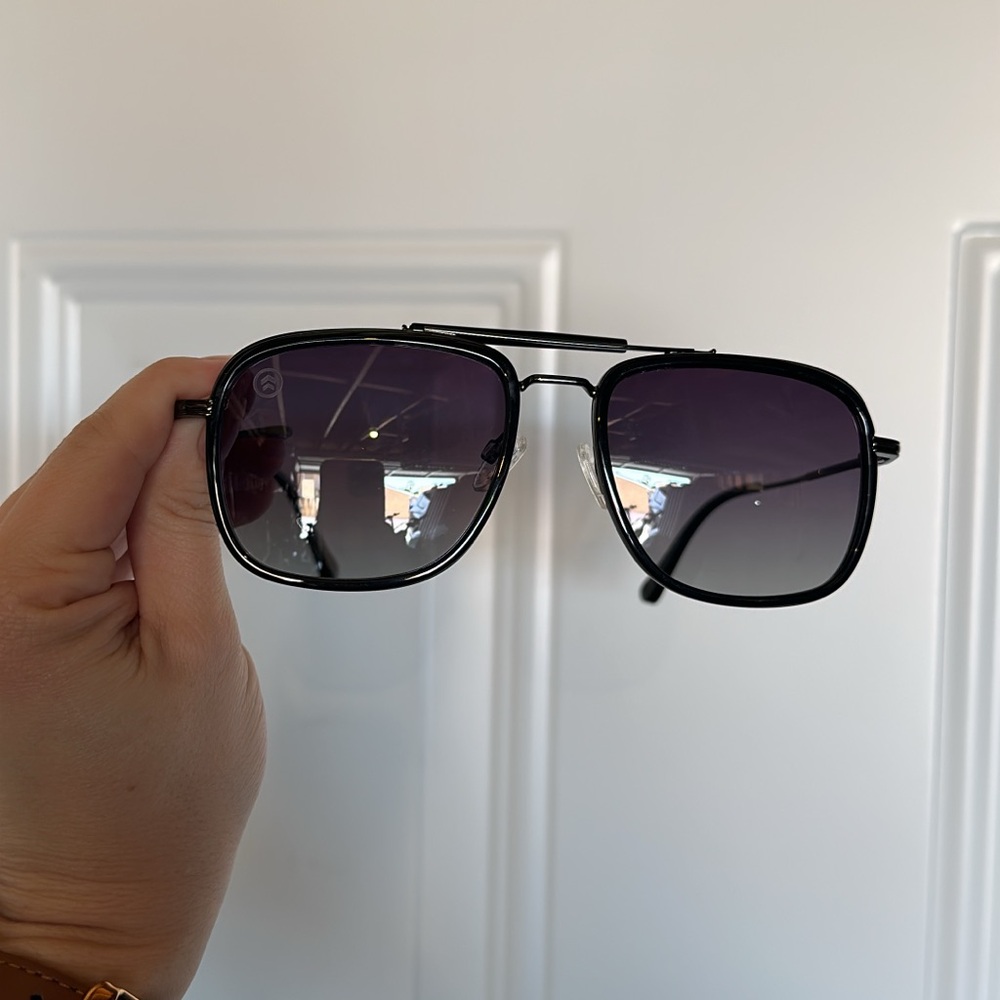 The Ladies Edge TLE Black Aviator Sunglasses